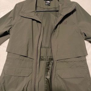 The North Face Lightweight Water Repellant Rain Jacket